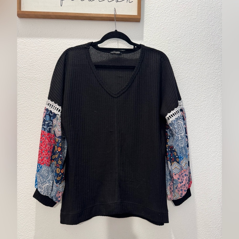 MIHOLL V-neck waffle knit top w/ boho-style print balloon sleeves w/ lace detail